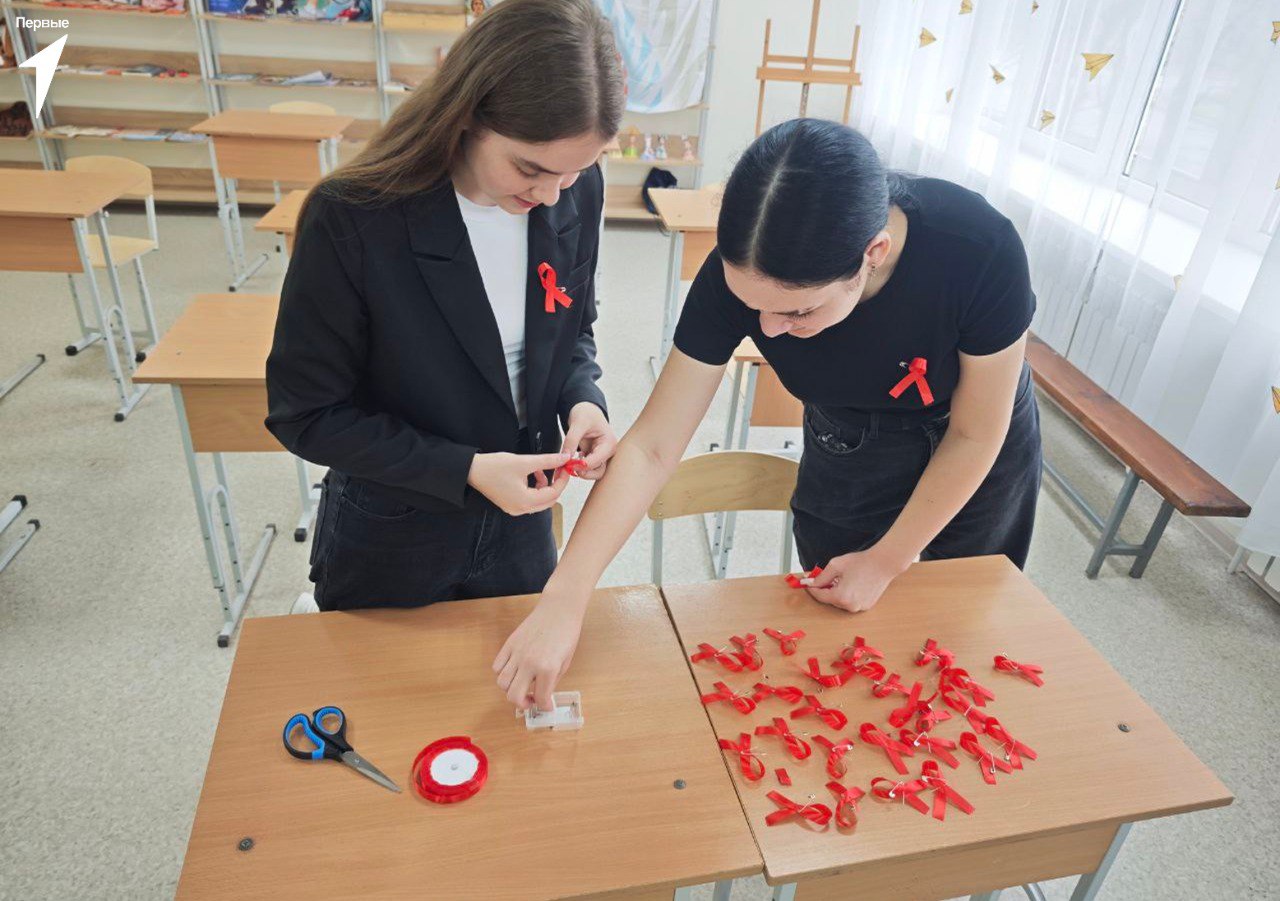 Первые Скадовского и Чаплинского округов присоединились к акции «Красная ленточка» Первые Скадовского и Чаплинского округов присоединились к акции «Красная ленточка»