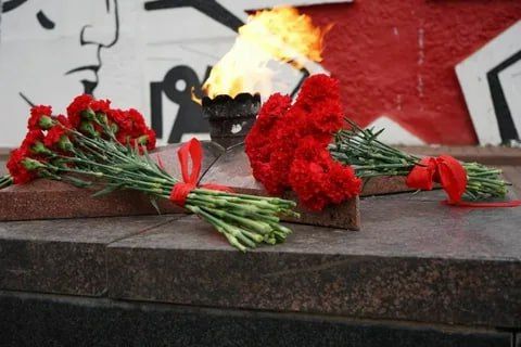 3декабря в России отмечается День Неизвестного Солдата — памятная дата, посвящённая воинам, чьи имена остались неизвестны, но чей подвиг навсегда вписан в историю нашей страны 3декабря в России отмечается День Неизвестного Солдата — памятная дата, посвящённая воинам, чьи имена остались неизвестны, но чей подвиг навсегда вписан в историю нашей страны