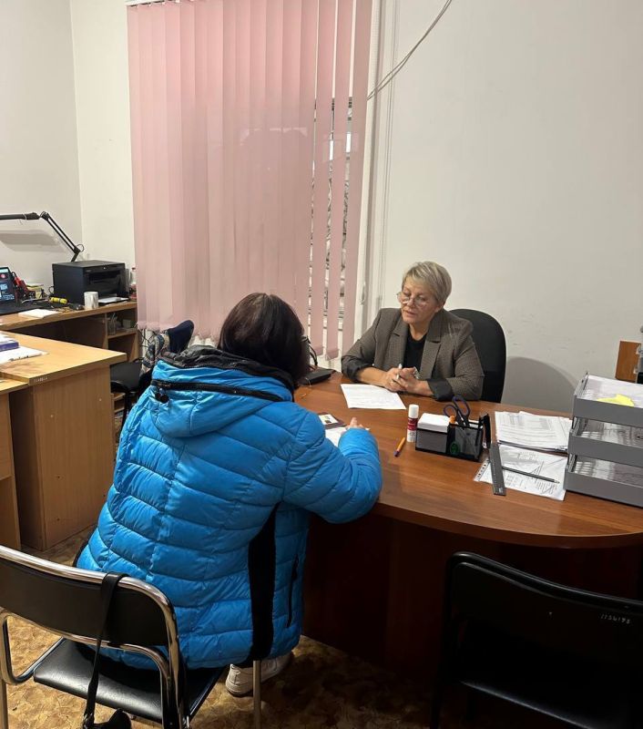 Приём граждан провела заместитель председателя Каховского Совета депутатов Филипчук Елена Приём граждан провела заместитель председателя Каховского Совета депутатов Филипчук Елена