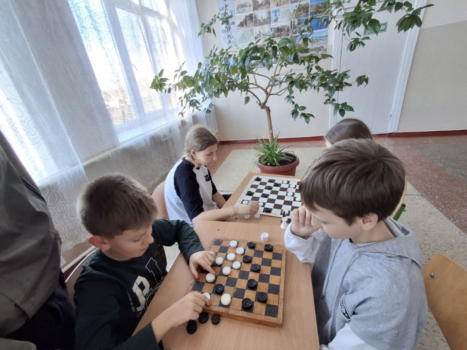 Сплочение в игре!. Молодёжка Народного фронта посетили школу Сплочение в игре!. Молодёжка Народного фронта посетили школу