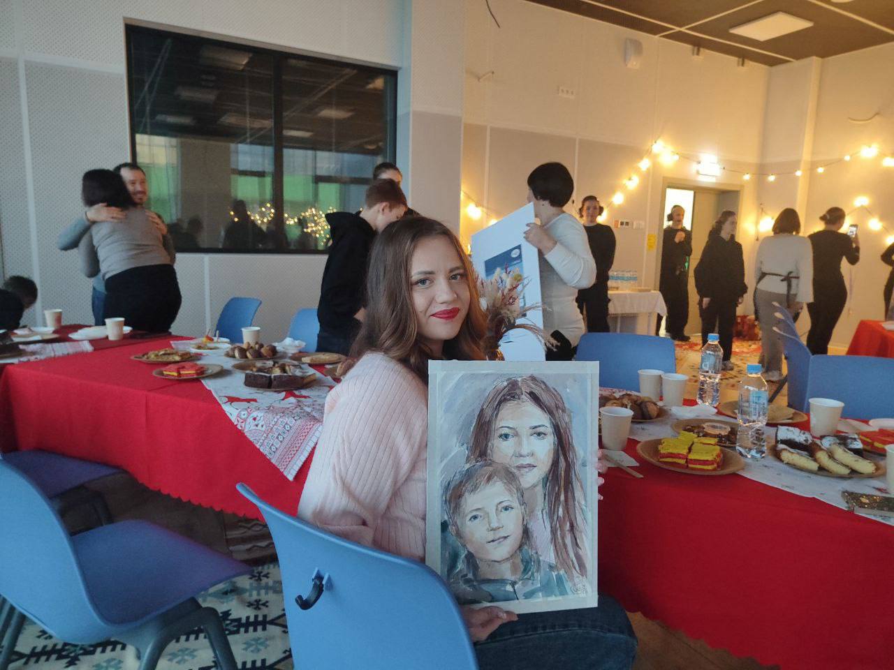 В Творческом поселке «Счастливцево» прошла акция «Портрет матери», посвященная женам и матерям защитникам Херсонщины В Творческом поселке «Счастливцево» прошла акция «Портрет матери», посвященная женам и матерям защитникам Херсонщины