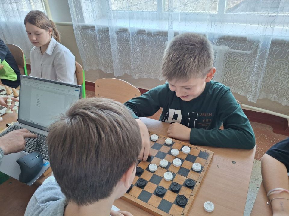 Сплочение в игре!. Молодёжка Народного фронта посетили школу Сплочение в игре!. Молодёжка Народного фронта посетили школу