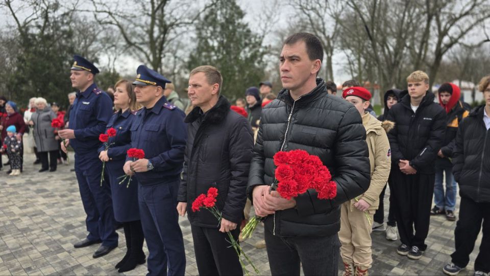Рамиль Замалетдинов: Имена многих наших защитников остались неизвестными, но их подвиг, их мужество и самоотверженность никогда не будут забыты Рамиль Замалетдинов: Имена многих наших защитников остались неизвестными, но их подвиг, их мужество и самоотверженность никогда не будут забыты