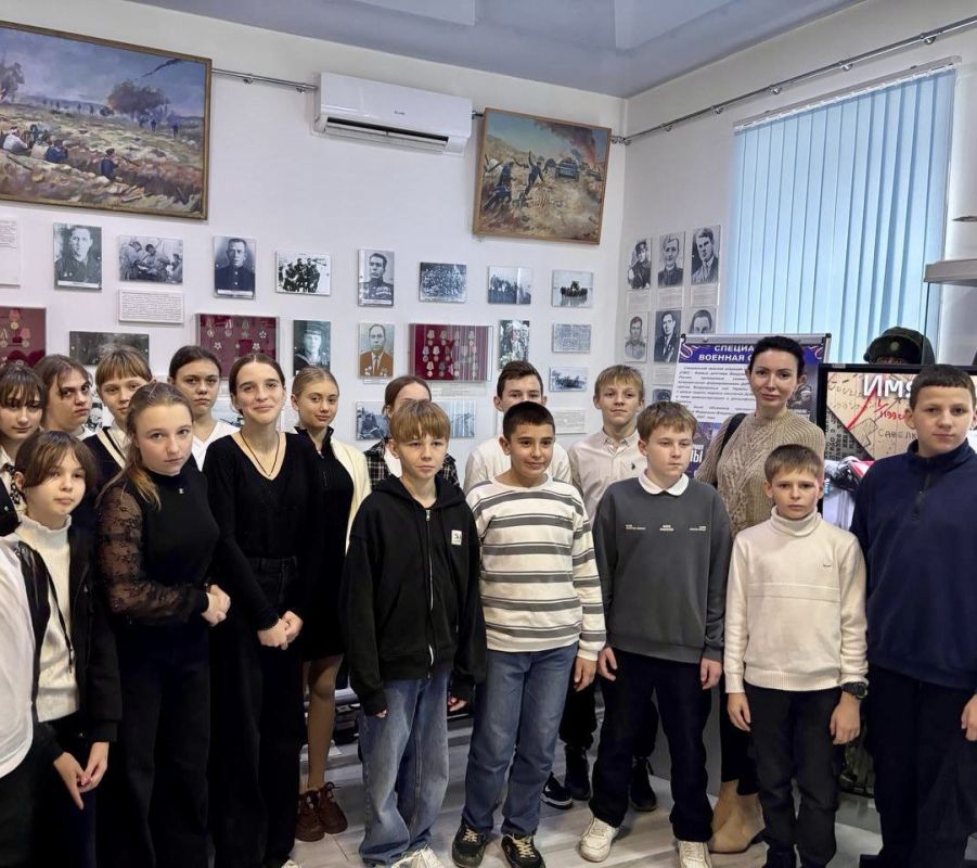 В Геническе прошел урок мужества «Великого мужества вечный урок» В Геническе прошел урок мужества «Великого мужества вечный урок»