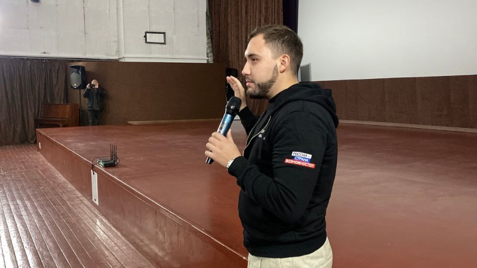 При поддержке «Единой России» в Херсонской области прошёл закрытый кинопоказ документального фильма «На СВОем месте» о специальной военной операции При поддержке «Единой России» в Херсонской области прошёл закрытый кинопоказ документального фильма «На СВОем месте» о специальной военной операции