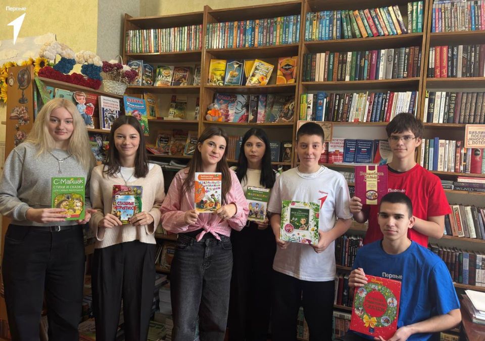 Добро Первых. Активисты Движения Первых Асканийской школы Чаплинского округа подарили книги школьной библиотеке в рамках акции «Неделя добрых дел» Добро Первых. Активисты Движения Первых Асканийской школы Чаплинского округа подарили книги школьной библиотеке в рамках акции «Неделя добрых дел»