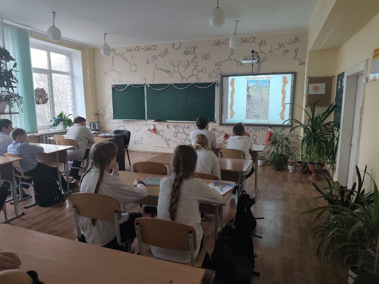 В Приморской школе прошла лекция о добровольчестве и любви к Родине В Приморской школе прошла лекция о добровольчестве и любви к Родине