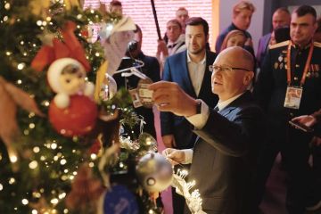 Сегодня во Всероссийской акции Движения Первых «Ёлка желаний» принял участие Первый заместитель Руководителя Администрации Президента России Сергей Владиленович Кириенко