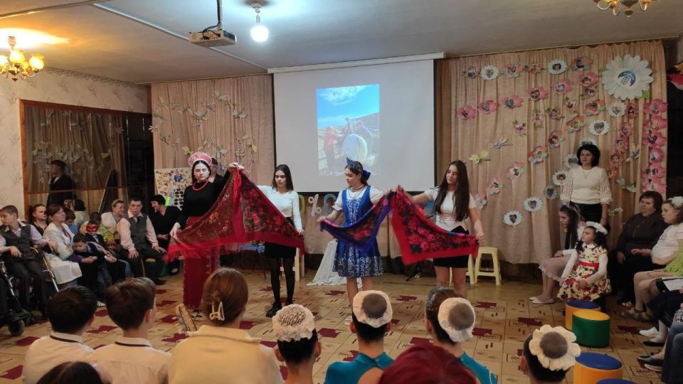 Алешкинский детский дом в городе Скадовске посетили бойцы 3-го батальона Крымского полка Алешкинский детский дом в городе Скадовске посетили бойцы 3-го батальона Крымского полка