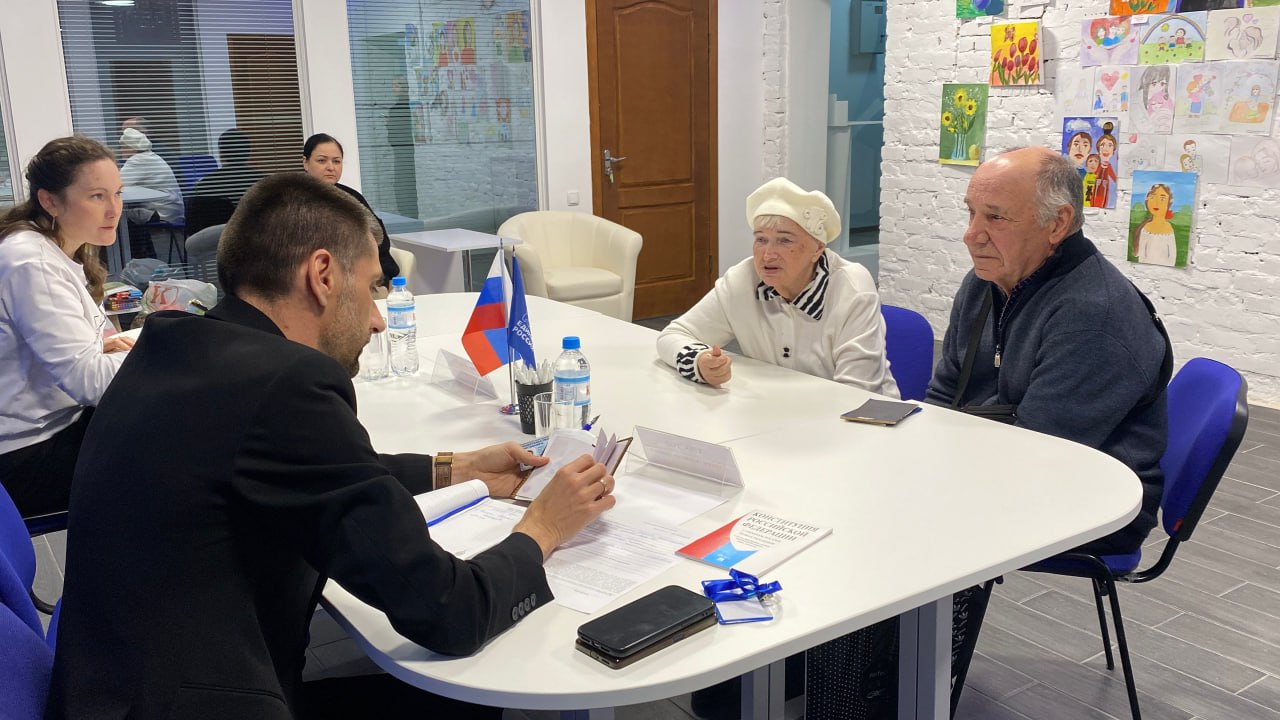 «Единая Россия» продолжает проводить декаду приёмов граждан «Единая Россия» продолжает проводить декаду приёмов граждан