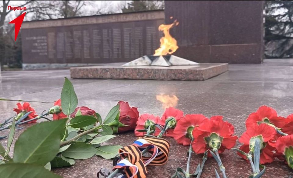 Первые Чаплинской школы № 1 почтили память воинов в честь Дня Неизвестного Солдата Первые Чаплинской школы № 1 почтили память воинов в честь Дня Неизвестного Солдата