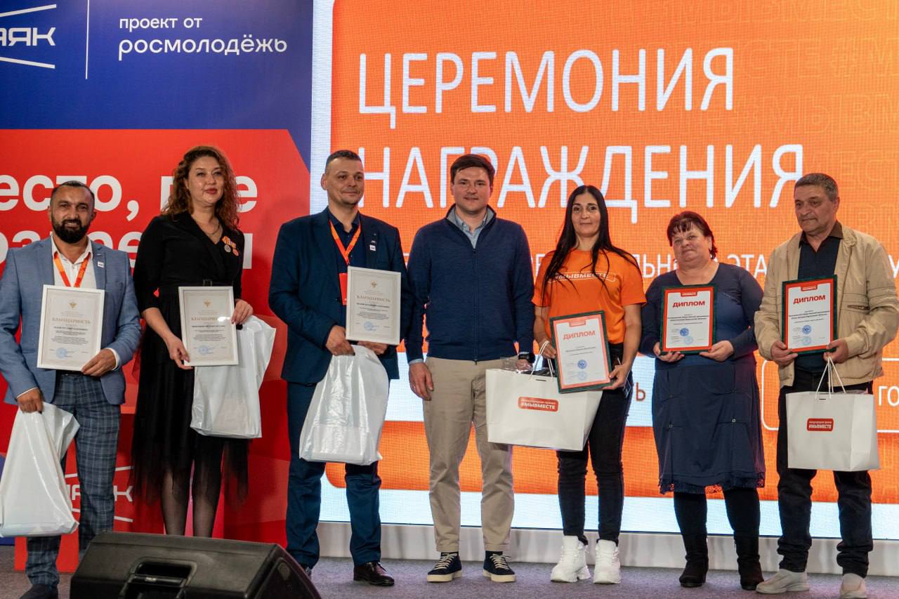 Дипломы и благодарности – волонтерам Херсонщины