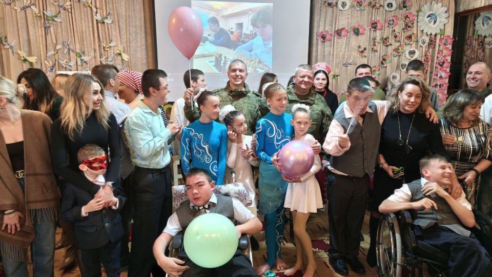 Алешкинский детский дом в городе Скадовске посетили бойцы 3-го батальона Крымского полка Алешкинский детский дом в городе Скадовске посетили бойцы 3-го батальона Крымского полка