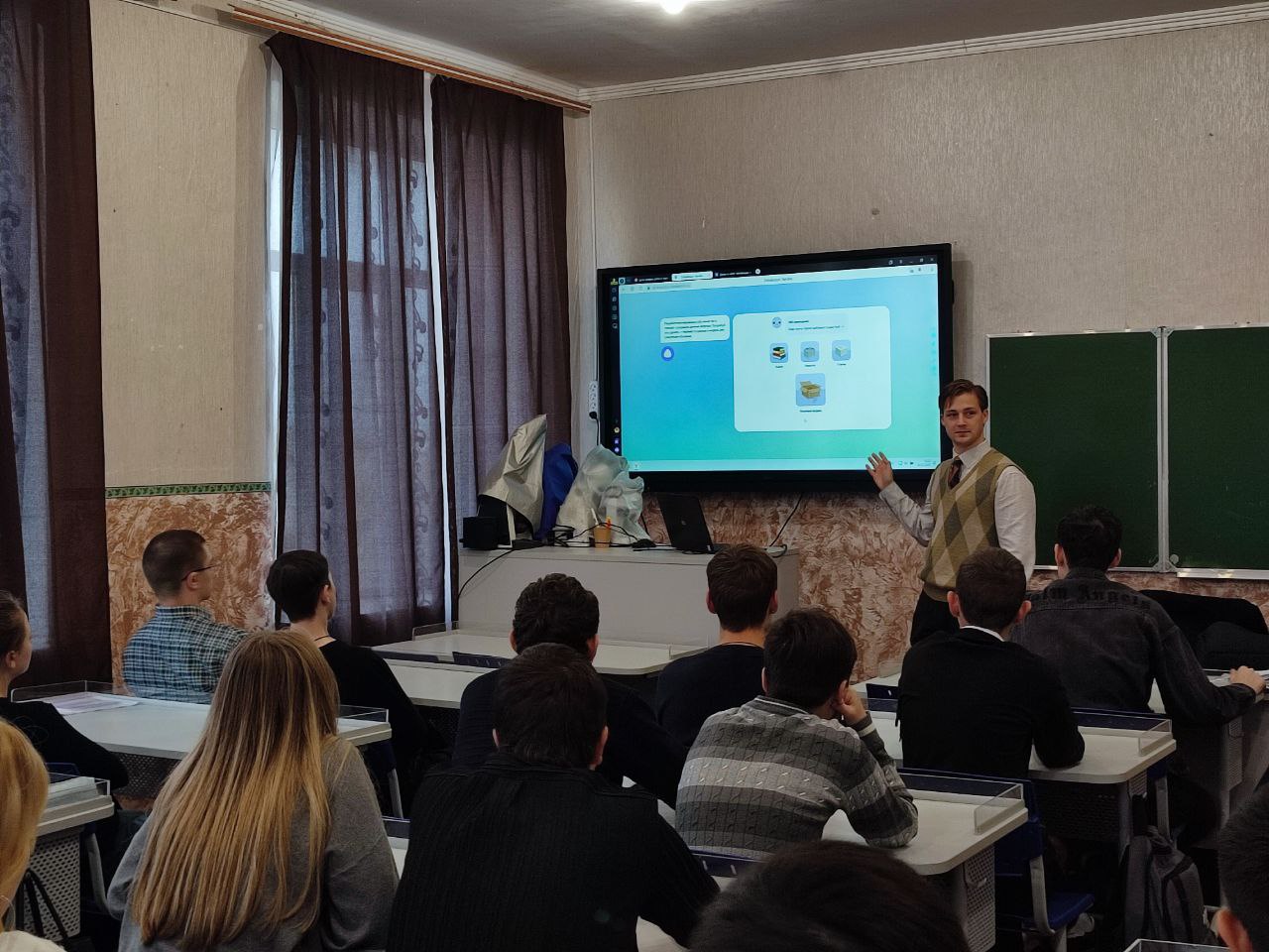 Школьники Геническа узнали про обучение ИИ Школьники Геническа узнали про обучение ИИ