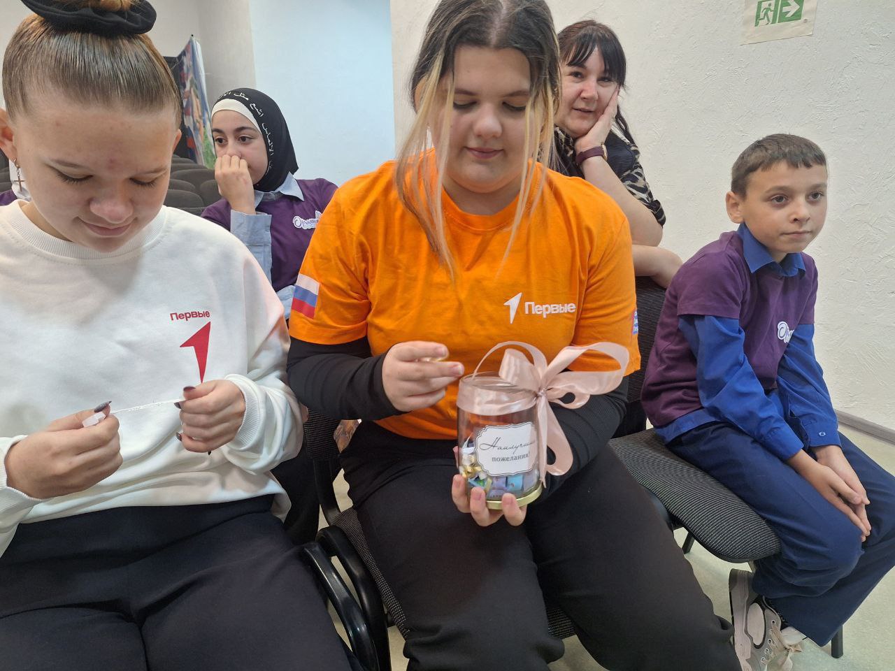 Сердца, полные добра: "Орлята России" поздравили волонтёров Чаплинской школы №1 с их праздником! Сердца, полные добра: "Орлята России" поздравили волонтёров Чаплинской школы №1 с их праздником!
