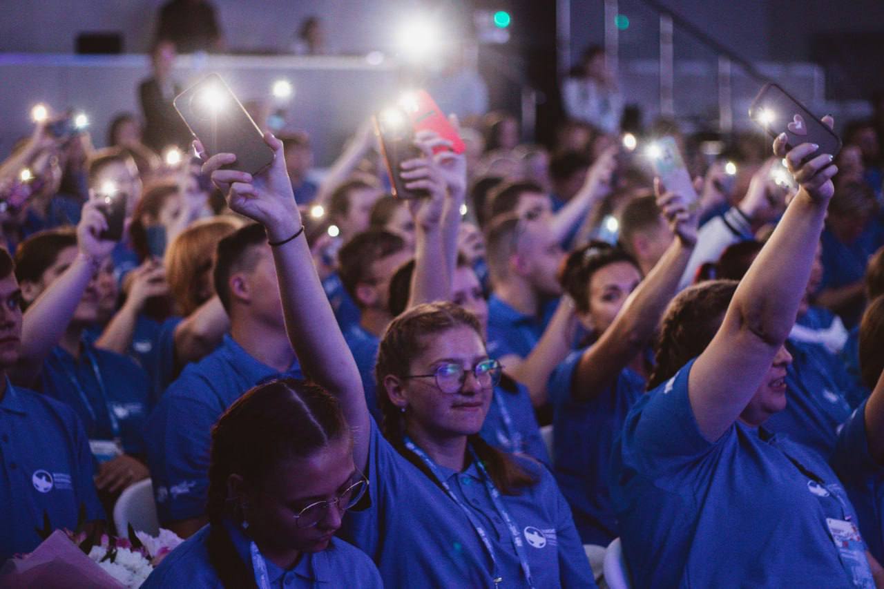 С Днём добровольца!. Сегодня мы выражаем искреннюю благодарность людям с по-настоящему большим сердцем — нашим волонтёрам С Днём добровольца!. Сегодня мы выражаем искреннюю благодарность людям с по-настоящему большим сердцем — нашим волонтёрам