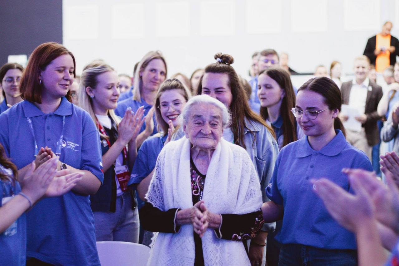 С Днём добровольца!. Сегодня мы выражаем искреннюю благодарность людям с по-настоящему большим сердцем — нашим волонтёрам С Днём добровольца!. Сегодня мы выражаем искреннюю благодарность людям с по-настоящему большим сердцем — нашим волонтёрам