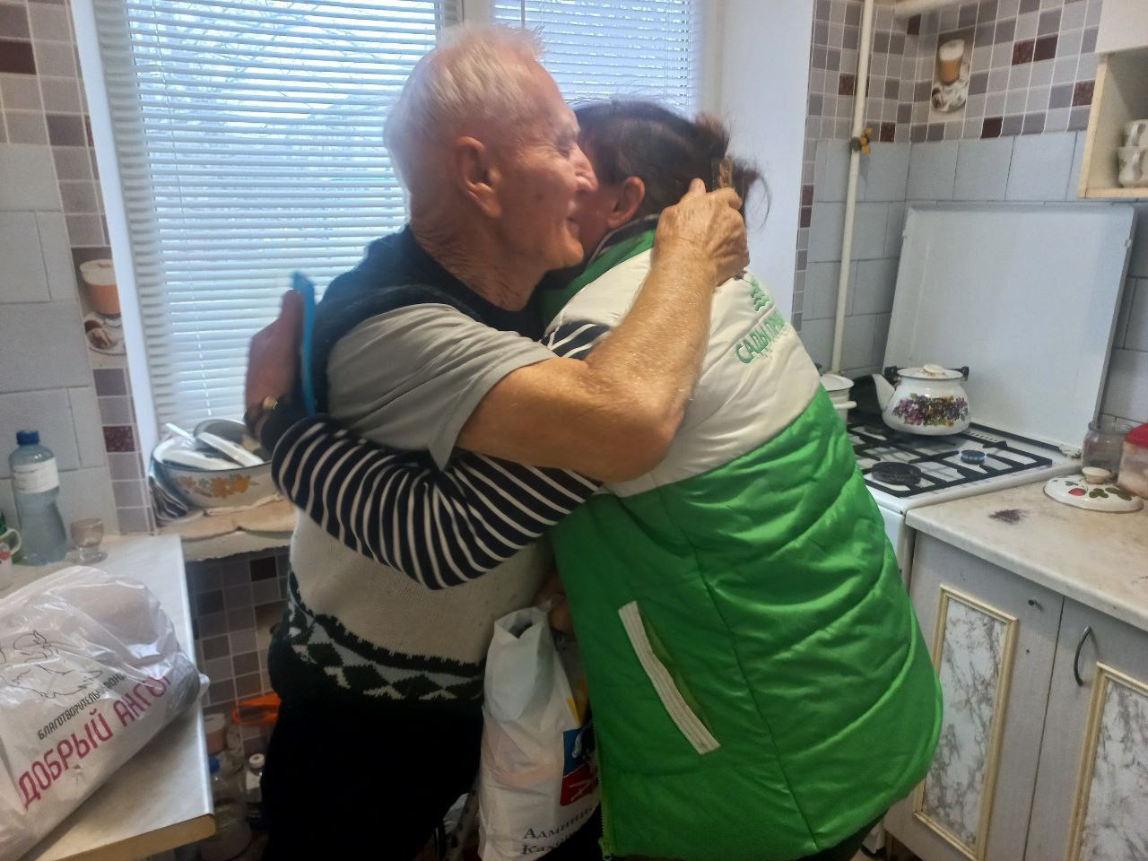 Активисты ТОС Каховского округа отметили День добровольца добрыми делами Активисты ТОС Каховского округа отметили День добровольца добрыми делами