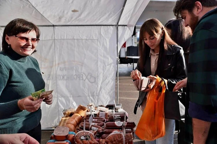 Музыка, деликатесы и шардоне: На Херсонщине представили лучшие вина юга России Музыка, деликатесы и шардоне: На Херсонщине представили лучшие вина юга России