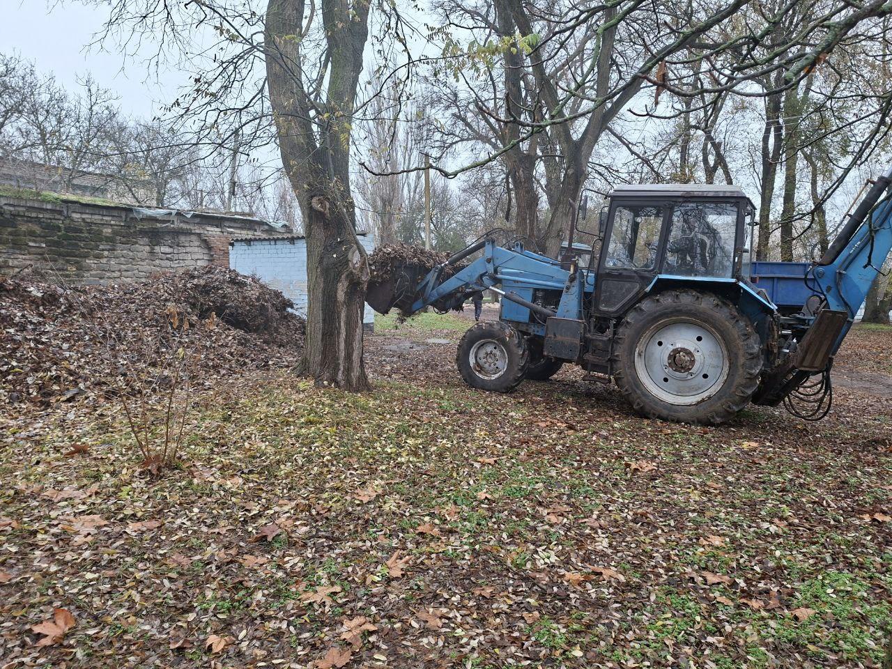 МБУ «Джарылгач» провело уборку общественных территорий в ТУ «Лазурное» МБУ «Джарылгач» провело уборку общественных территорий в ТУ «Лазурное»