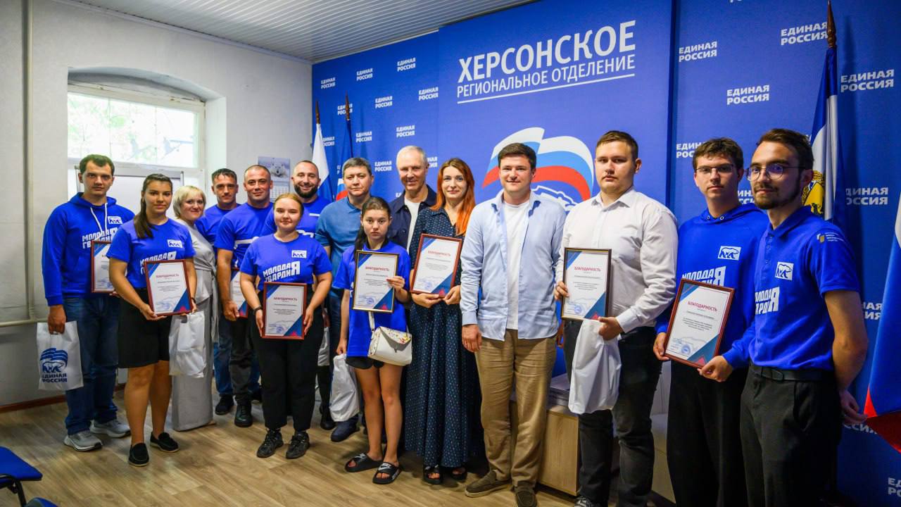 С Днём добровольца!. Сегодня мы выражаем искреннюю благодарность людям с по-настоящему большим сердцем — нашим волонтёрам С Днём добровольца!. Сегодня мы выражаем искреннюю благодарность людям с по-настоящему большим сердцем — нашим волонтёрам