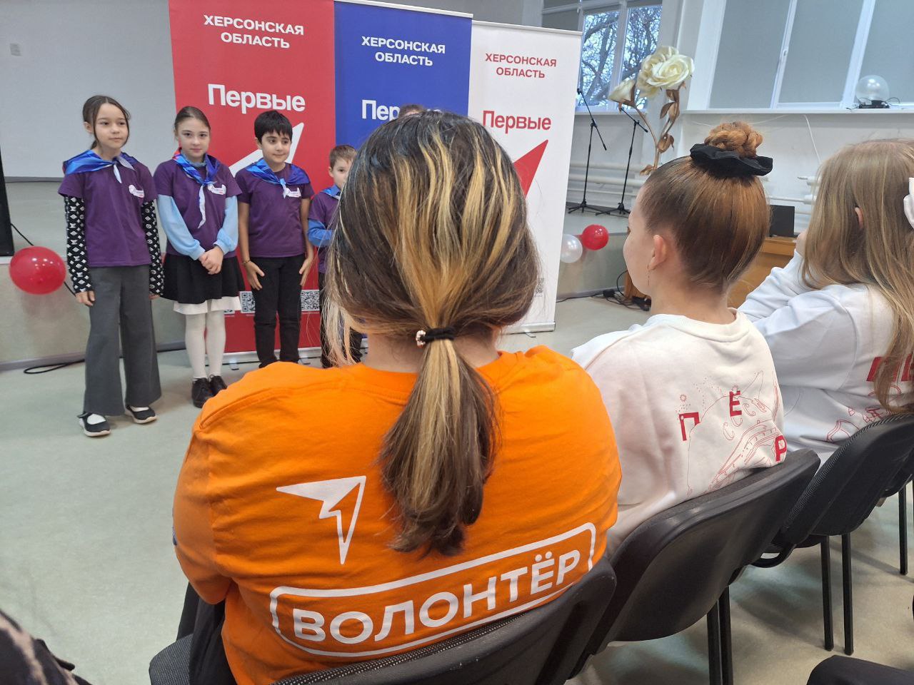 Сердца, полные добра: "Орлята России" поздравили волонтёров Чаплинской школы №1 с их праздником! Сердца, полные добра: "Орлята России" поздравили волонтёров Чаплинской школы №1 с их праздником!