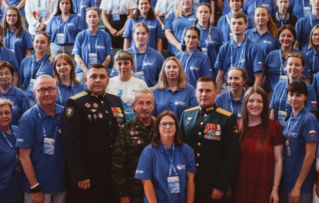 С Днём добровольца!. Сегодня мы выражаем искреннюю благодарность людям с по-настоящему большим сердцем — нашим волонтёрам