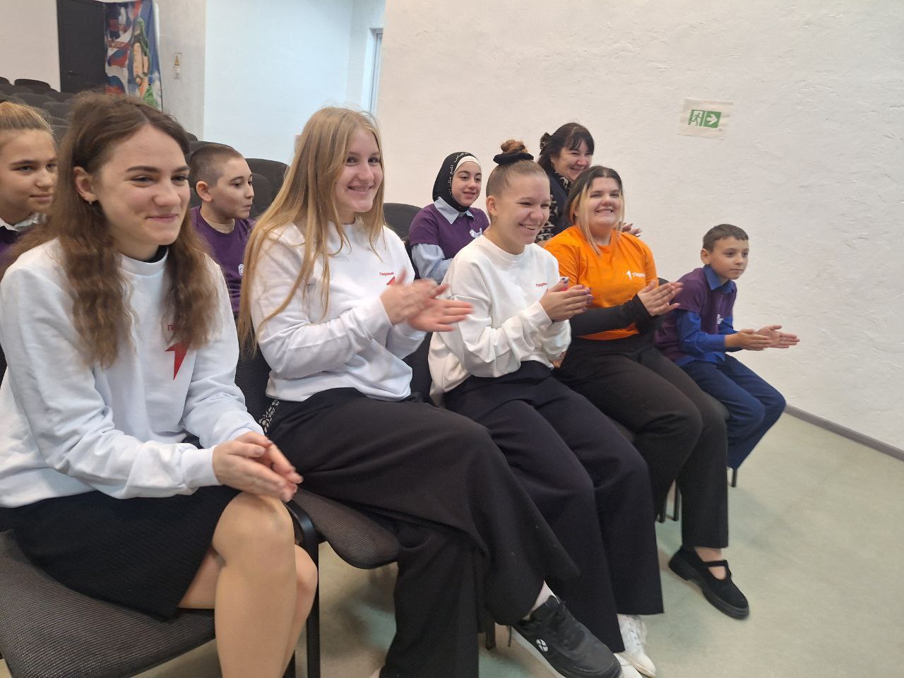 Сердца, полные добра: "Орлята России" поздравили волонтёров Чаплинской школы №1 с их праздником! Сердца, полные добра: "Орлята России" поздравили волонтёров Чаплинской школы №1 с их праздником!