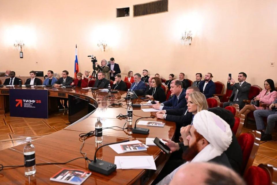 На полях на II Международного Таврического инвестиционно-экономического форума, как эксперт, принял участие в инвестиционном часу "Время честного разговора", круглом столе на тему: «Что за ленточкой: стоит ли рисковать?» Как... На полях на II Международного Таврического инвестиционно-экономического форума, как эксперт, принял участие в инвестиционном часу "Время честного разговора", круглом столе на тему: «Что за ленточкой: стоит ли рисковать?» Как...