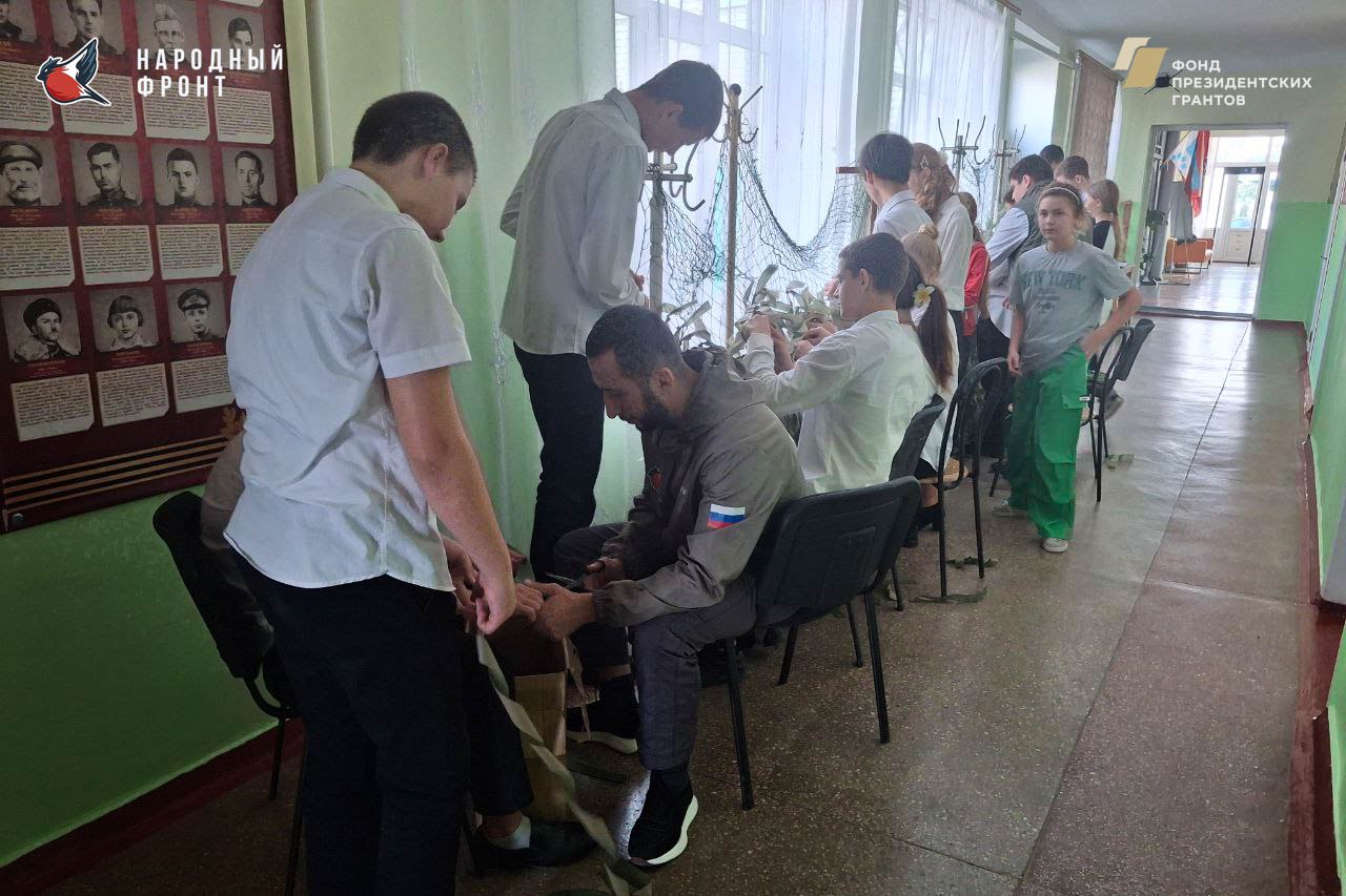 Сетки для защитников!. Молодёжка Народного фронта объединила усилия с учениками Приморской школы для важнейшего дела: плетения маскировочной сетки Сетки для защитников!. Молодёжка Народного фронта объединила усилия с учениками Приморской школы для важнейшего дела: плетения маскировочной сетки