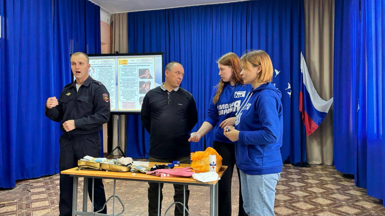 Как «Молодая Гвардия» Голопристанского округа отпраздновала День добровольца? Как «Молодая Гвардия» Голопристанского округа отпраздновала День добровольца?