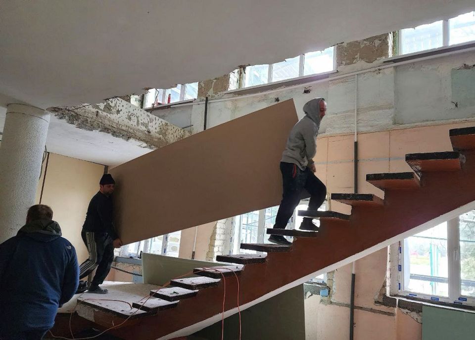 Проинспектировал ход капитального ремонта Чаплинском доме культуры Проинспектировал ход капитального ремонта Чаплинском доме культуры