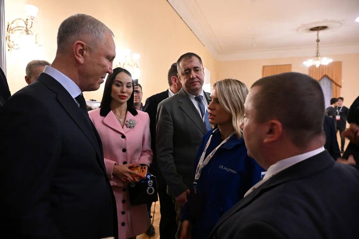 На полях на II Международного Таврического инвестиционно-экономического форума, как эксперт, принял участие в инвестиционном часу "Время честного разговора", круглом столе на тему: «Что за ленточкой: стоит ли рисковать?» Как... На полях на II Международного Таврического инвестиционно-экономического форума, как эксперт, принял участие в инвестиционном часу "Время честного разговора", круглом столе на тему: «Что за ленточкой: стоит ли рисковать?» Как...