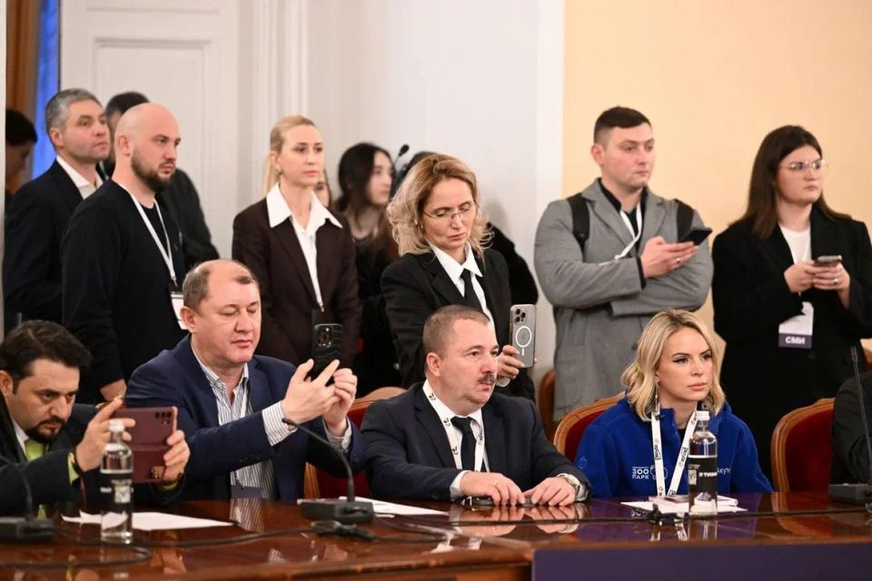 На полях на II Международного Таврического инвестиционно-экономического форума, как эксперт, принял участие в инвестиционном часу "Время честного разговора", круглом столе на тему: «Что за ленточкой: стоит ли рисковать?» Как... На полях на II Международного Таврического инвестиционно-экономического форума, как эксперт, принял участие в инвестиционном часу "Время честного разговора", круглом столе на тему: «Что за ленточкой: стоит ли рисковать?» Как...