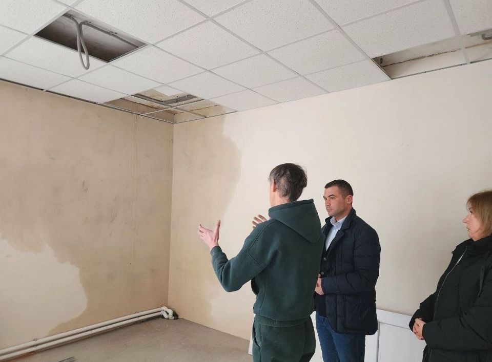 Проинспектировал ход капитального ремонта Чаплинском доме культуры Проинспектировал ход капитального ремонта Чаплинском доме культуры