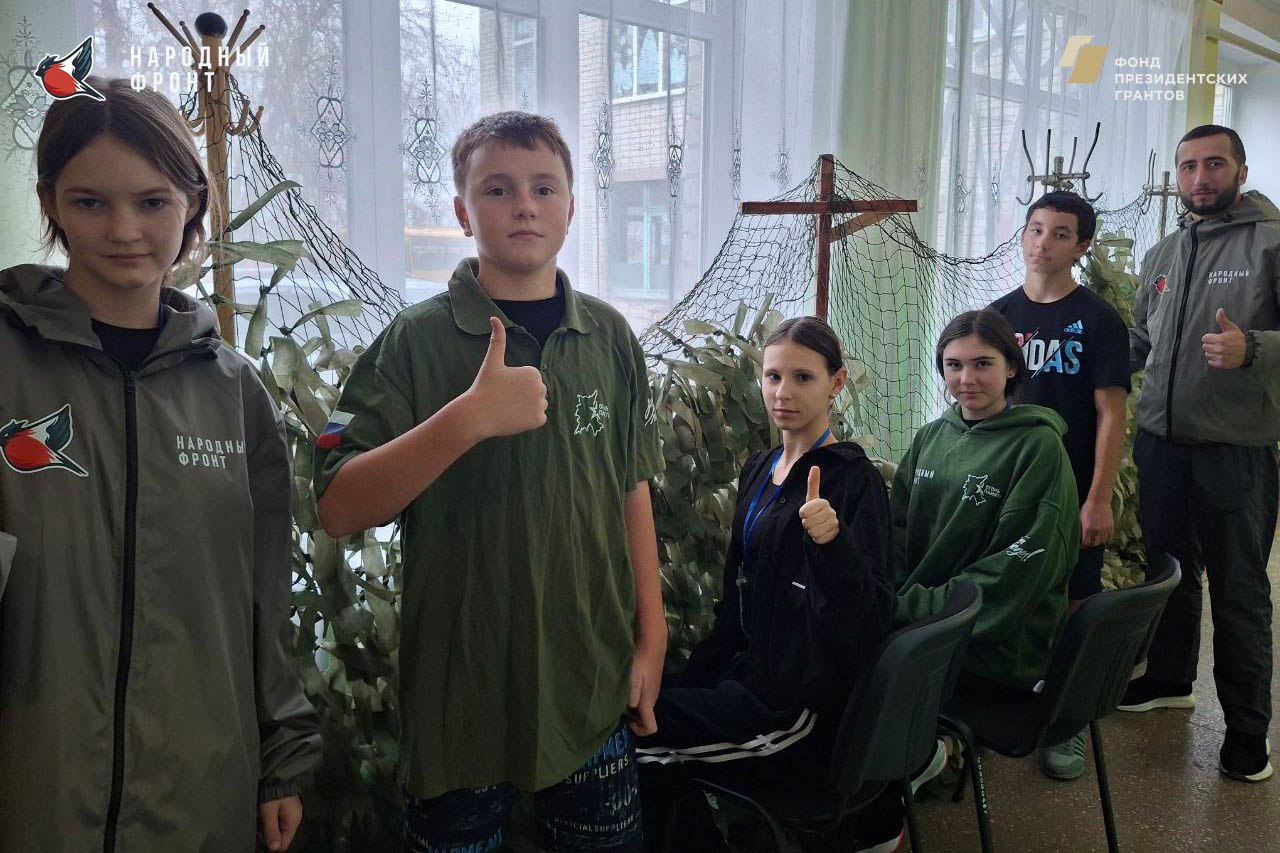 Сетки для защитников!. Молодёжка Народного фронта объединила усилия с учениками Приморской школы для важнейшего дела: плетения маскировочной сетки Сетки для защитников!. Молодёжка Народного фронта объединила усилия с учениками Приморской школы для важнейшего дела: плетения маскировочной сетки