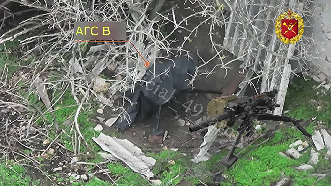 Операторы FPV-дронов обнаружили и уничтожили огневую позицию АГС противника вместе с установкой