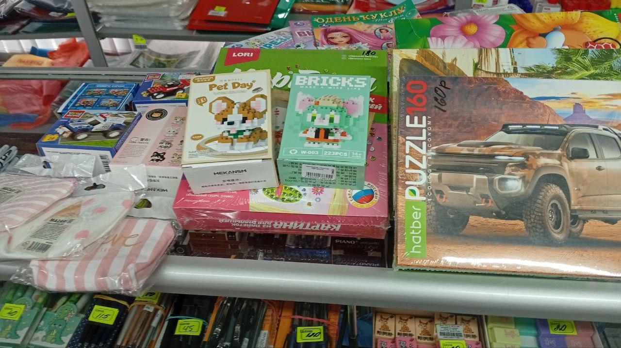 Мордовия передала канцелярские наборы Каланчакской школе Мордовия передала канцелярские наборы Каланчакской школе