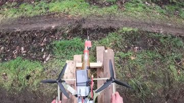 Расчет БПЛА уничтожил два орудия полевой артиллерии и транспорт ВСУ во время ротации на правом берегу Днепра в Херсонской области