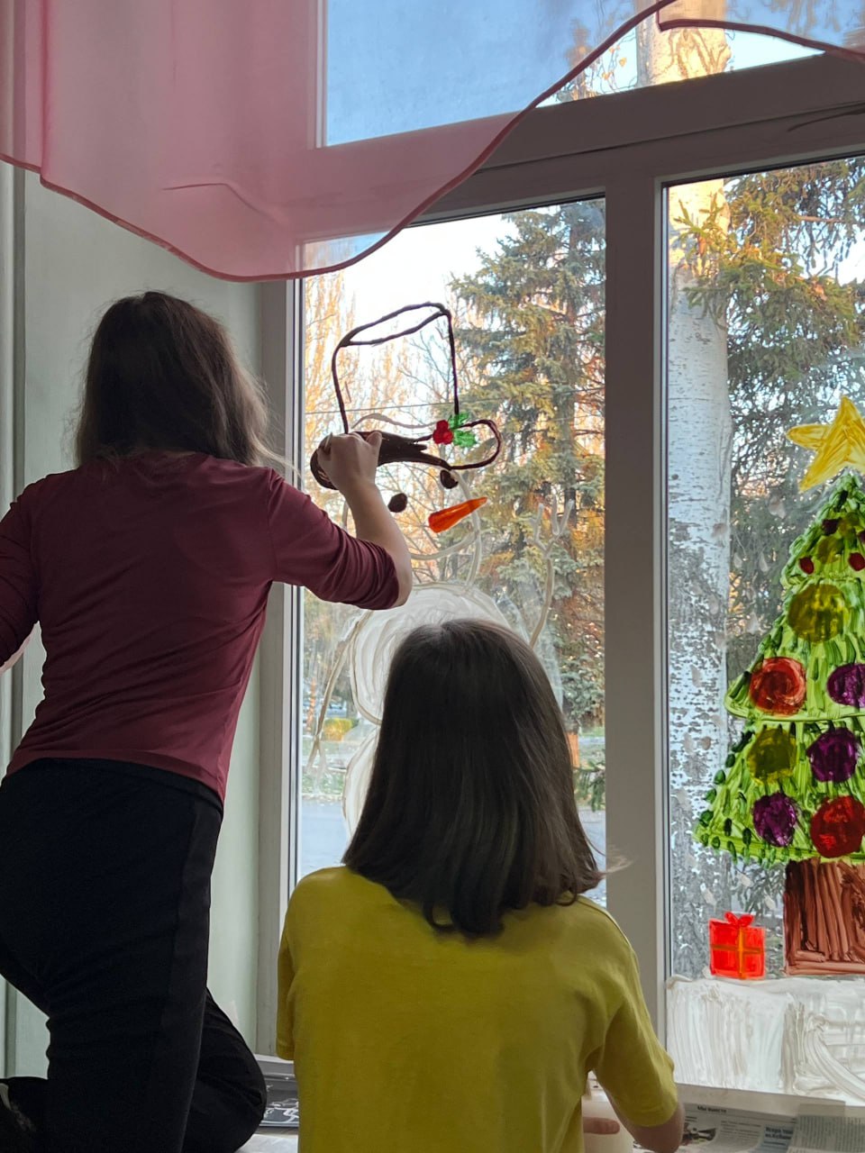 В Скадовской детской библиотеке прошёл новогодний мастер-класс В Скадовской детской библиотеке прошёл новогодний мастер-класс