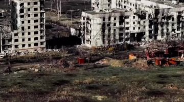 Запорожье, Степногорск. Бойцы ВС РФ штурмуют многоквартирные дома и переходят к штурму частной застройки Енот из Херсона