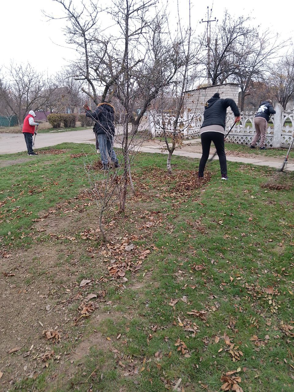 В Верхнерогачикском муниципальном округе полным ходом идут осенние работы по уборке и облагораживанию территорий В Верхнерогачикском муниципальном округе полным ходом идут осенние работы по уборке и облагораживанию территорий