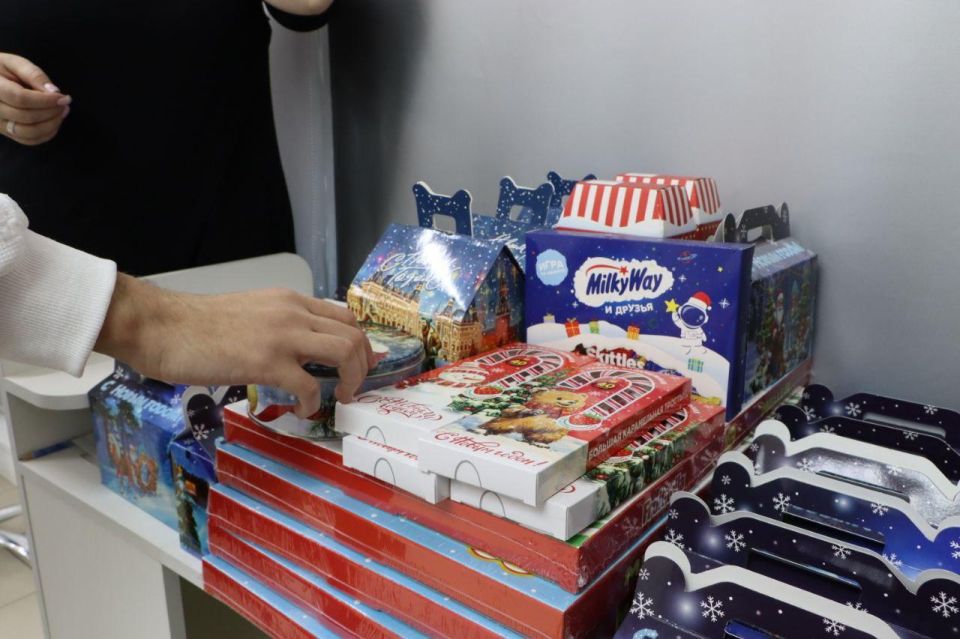 «Мир меняют люди»: мастер-парикмахер из Серебряных Прудов собирает подарки для детей из Херсонской области и Сирии «Мир меняют люди»: мастер-парикмахер из Серебряных Прудов собирает подарки для детей из Херсонской области и Сирии
