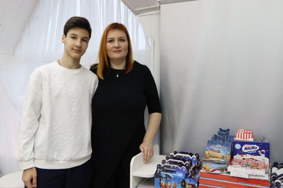 «Мир меняют люди»: мастер-парикмахер из Серебряных Прудов собирает подарки для детей из Херсонской области и Сирии «Мир меняют люди»: мастер-парикмахер из Серебряных Прудов собирает подарки для детей из Херсонской области и Сирии