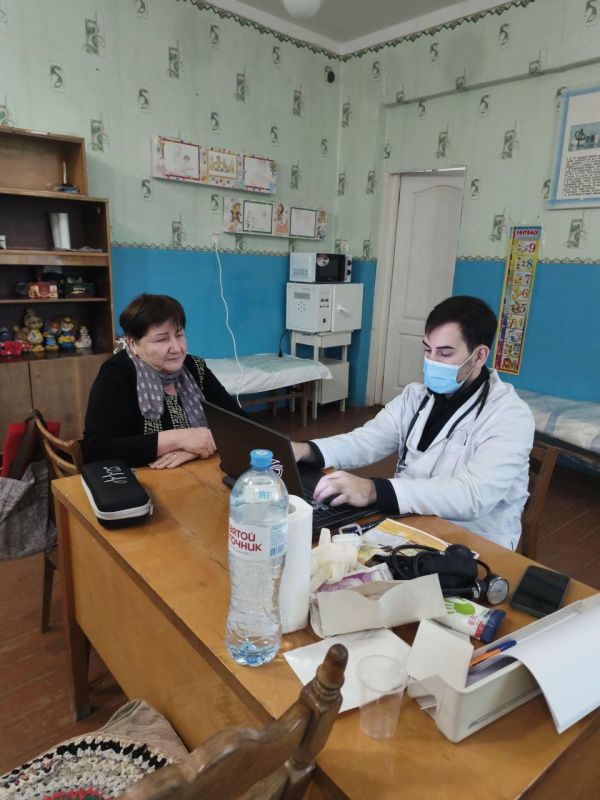 Врачи из Адыгеи оказывают медицинскую помощь жителям Херсонской области Врачи из Адыгеи оказывают медицинскую помощь жителям Херсонской области