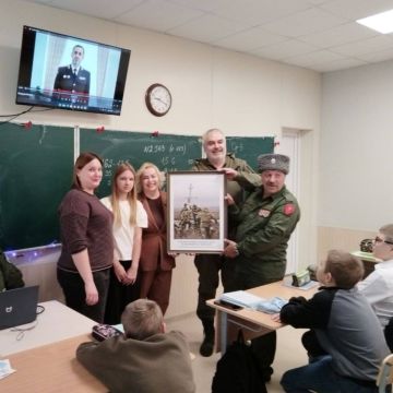 Казачий класс ГБУО ХО «Геническая школа №3 Генического района» получил памятные дары от атамана ВсКО