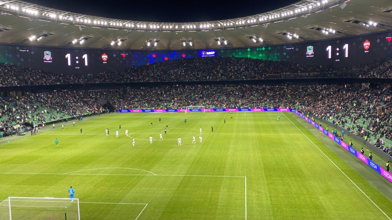 «Единая Россия» организовала для детской команды из Херсонской области посещение матча российской футбольной премьер-лиги в Краснодаре