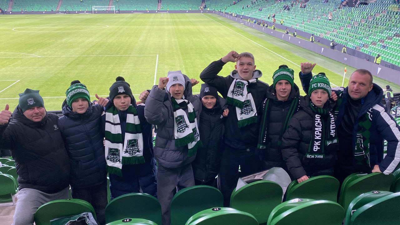 «Единая Россия» организовала для детской команды из Херсонской области посещение матча российской футбольной премьер-лиги в Краснодаре «Единая Россия» организовала для детской команды из Херсонской области посещение матча российской футбольной премьер-лиги в Краснодаре