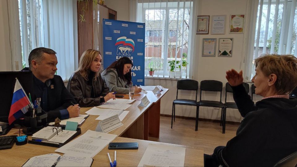 Ольга Осипенко: Совместно с председателем Совета депутатов Новотроицкого округа Алексеем Козубским провели декаду приёмов граждан в муниципалитете, посвящённых дню рождения «Единой России» Ольга Осипенко: Совместно с председателем Совета депутатов Новотроицкого округа Алексеем Козубским провели декаду приёмов граждан в муниципалитете, посвящённых дню рождения «Единой России»