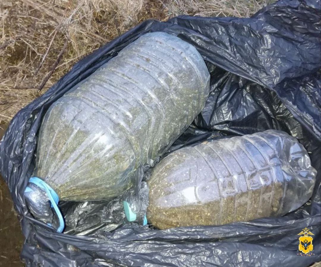 Херсонская полиция заподозрила жителя Ивановки в незаконном хранении около 2 кг марихуаны Херсонская полиция заподозрила жителя Ивановки в незаконном хранении около 2 кг марихуаны
